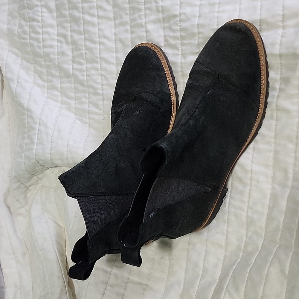 Toms Chelsea Boots Size 7 Black Suede